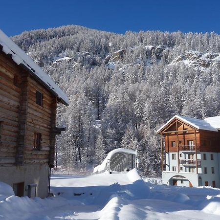 Skis Aux Pieds Dans Un Appartement Cosy Au Coeur Du Queyras Molines en Queyras Bagian luar foto