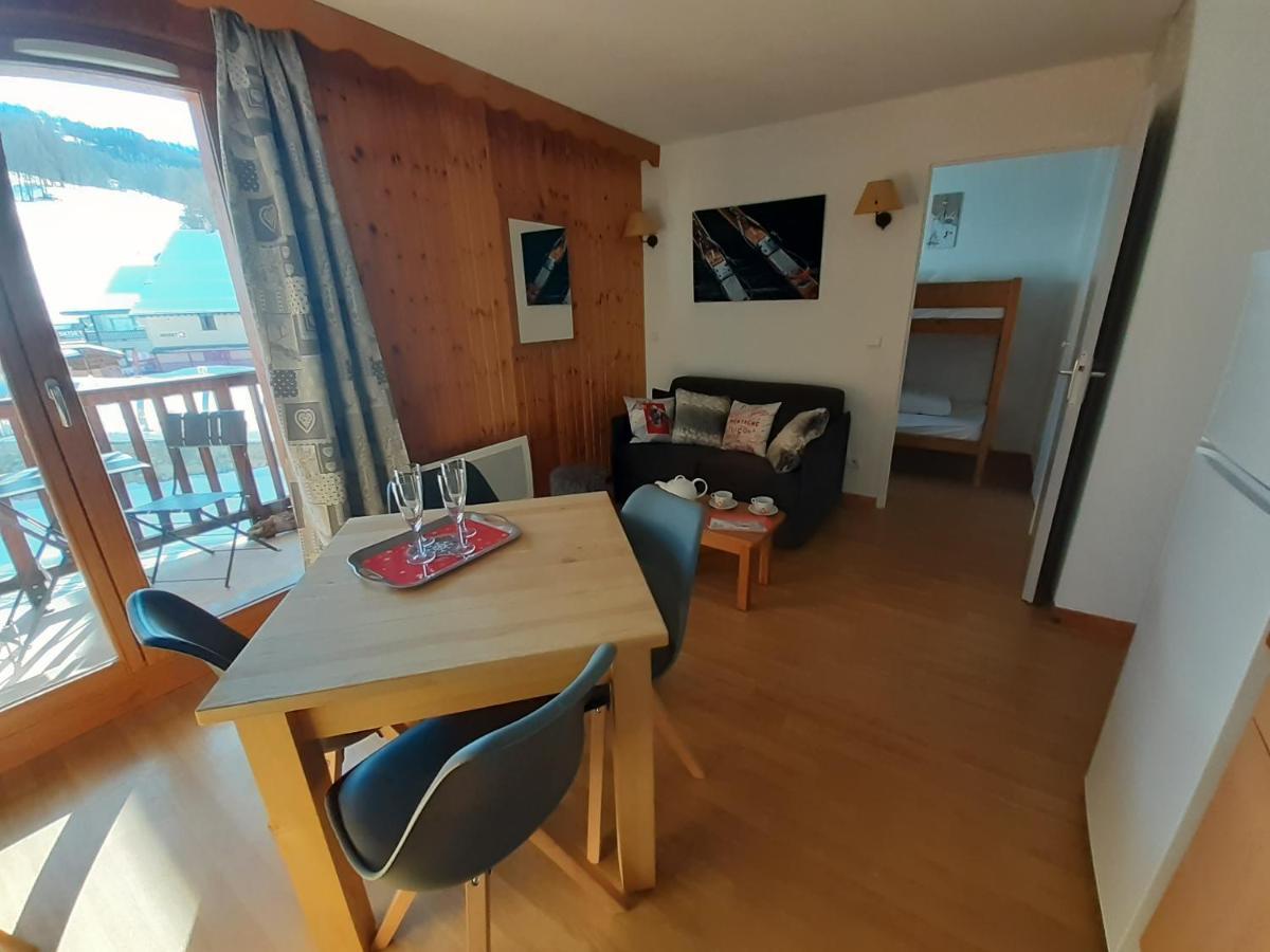 Skis Aux Pieds Dans Un Appartement Cosy Au Coeur Du Queyras Molines en Queyras Bagian luar foto