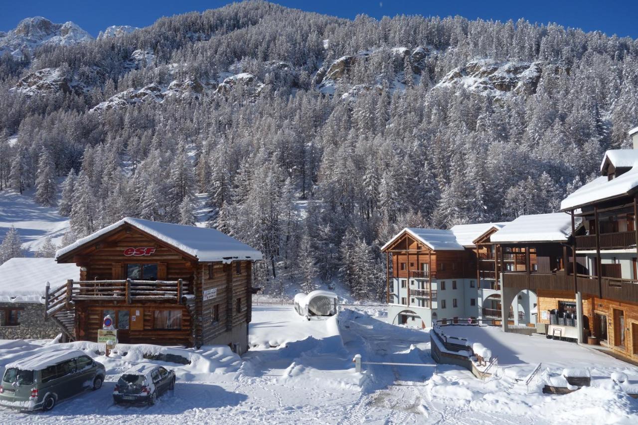 Skis Aux Pieds Dans Un Appartement Cosy Au Coeur Du Queyras Molines en Queyras Bagian luar foto