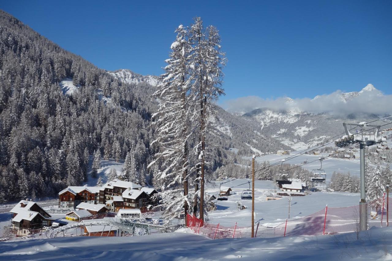 Skis Aux Pieds Dans Un Appartement Cosy Au Coeur Du Queyras Molines en Queyras Bagian luar foto