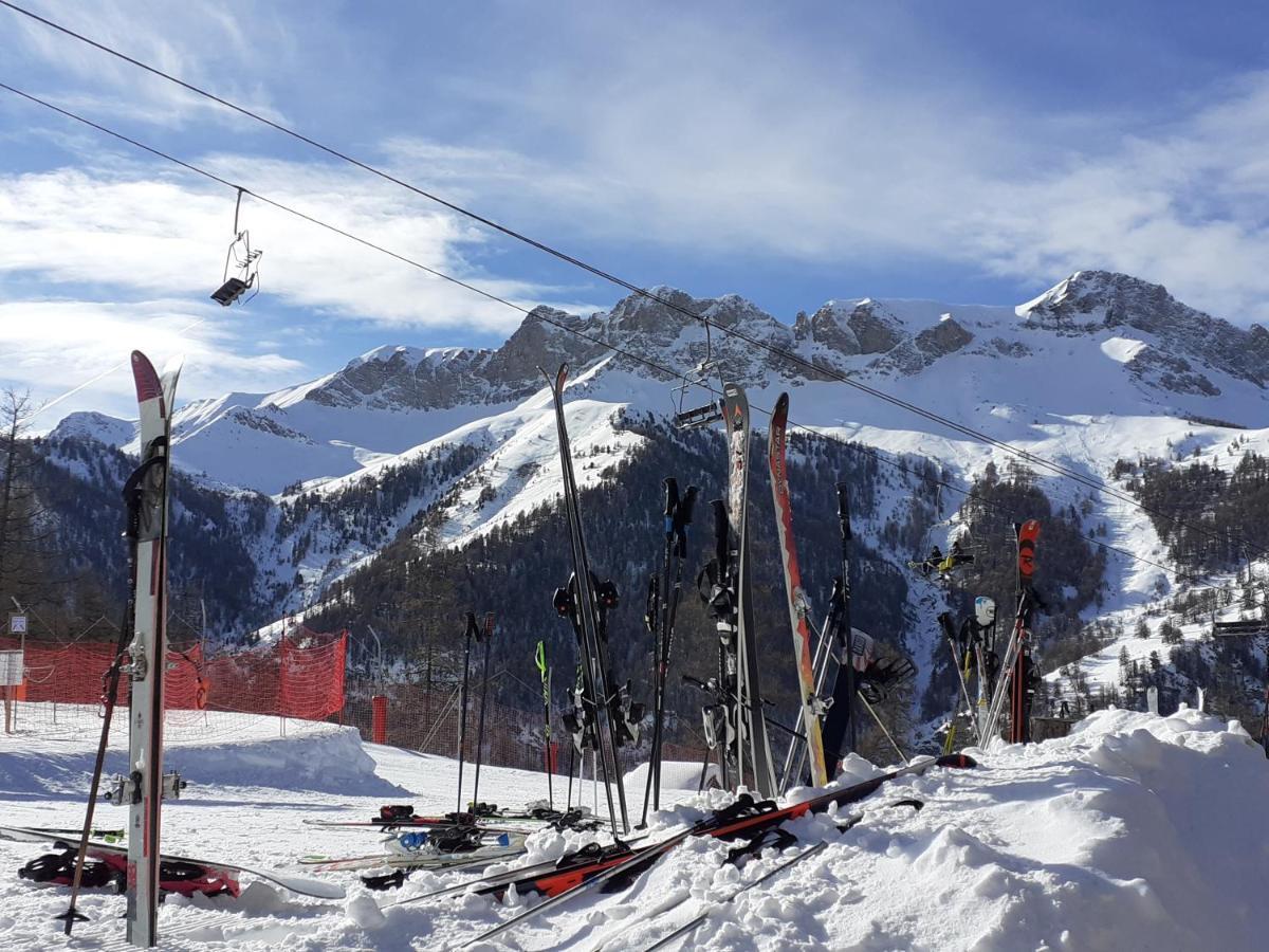 Skis Aux Pieds Dans Un Appartement Cosy Au Coeur Du Queyras Molines en Queyras Bagian luar foto